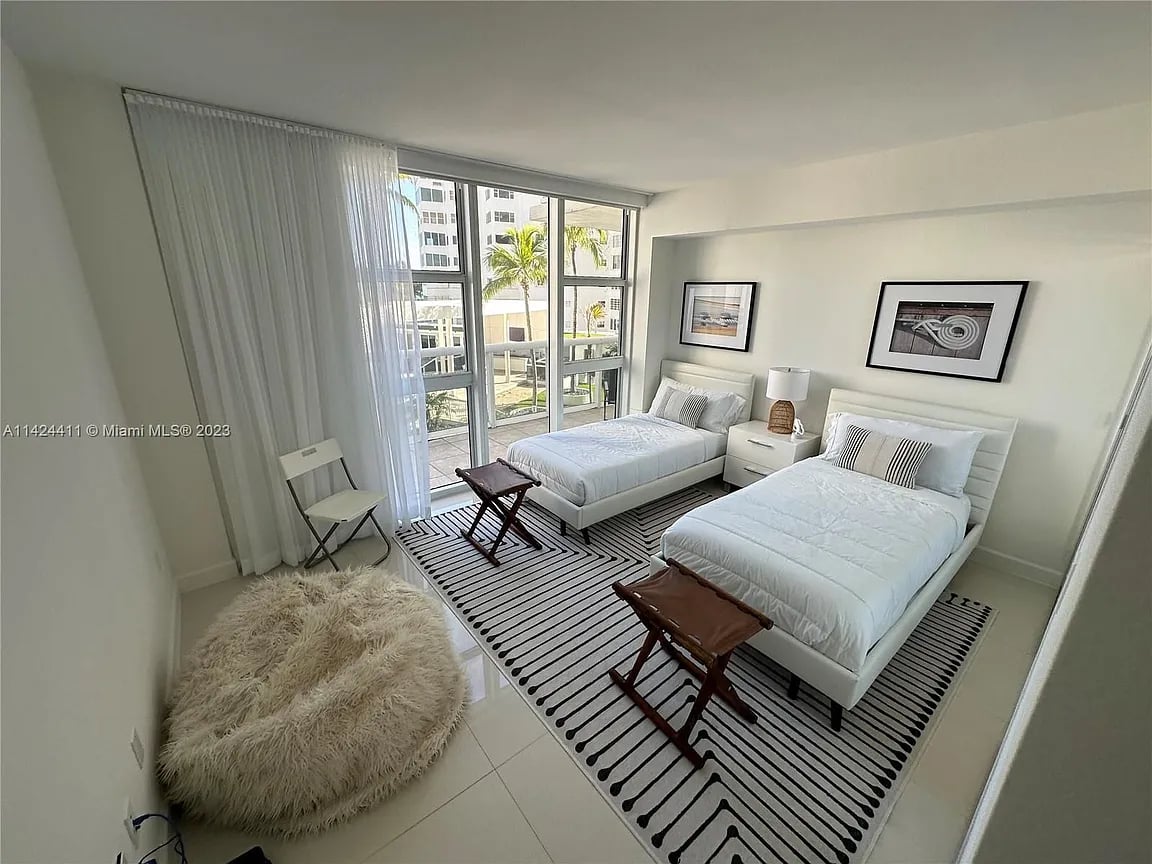 10275 Collins Ave APT: 218
