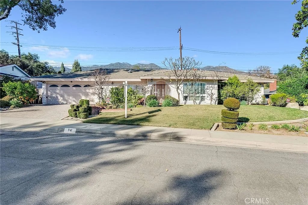 741 Katherine Ln