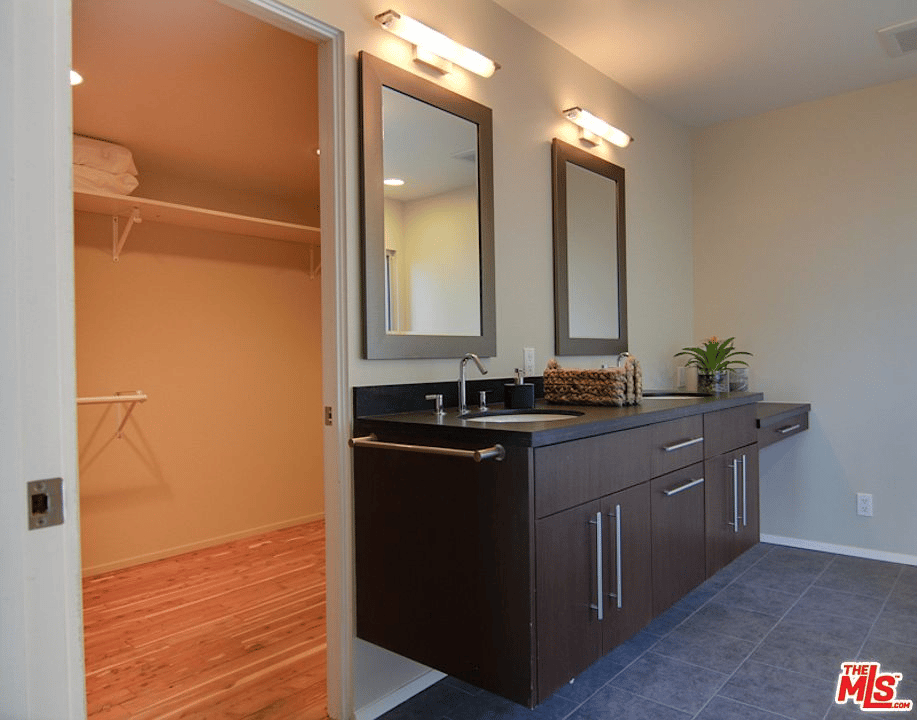 2158 Sunset Plaza Dr