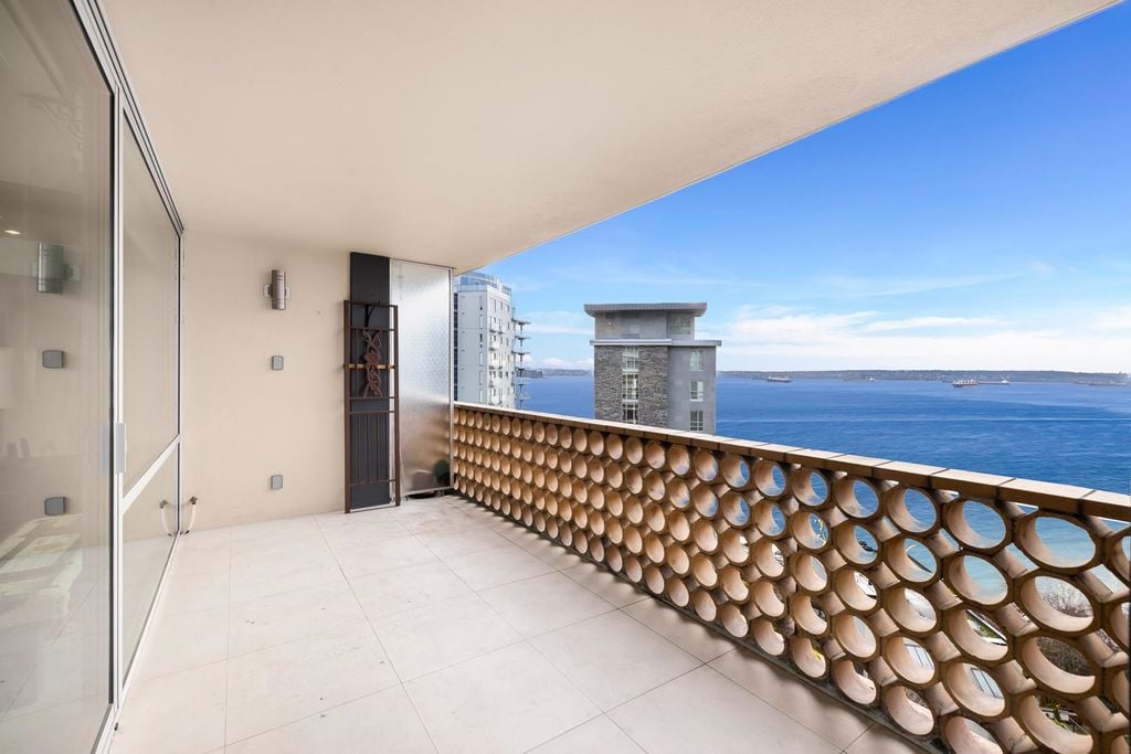 2135 Argyle Ave, #905