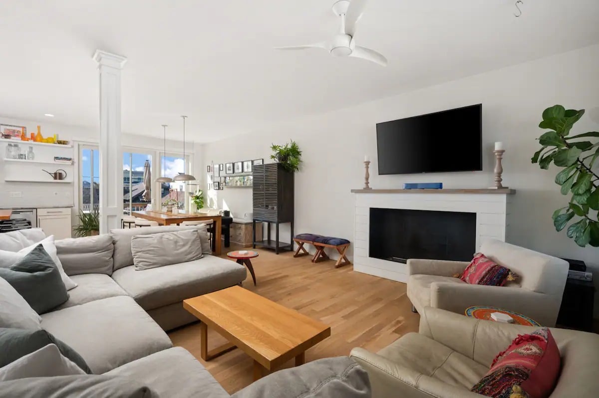 #38 Stunning Colonial