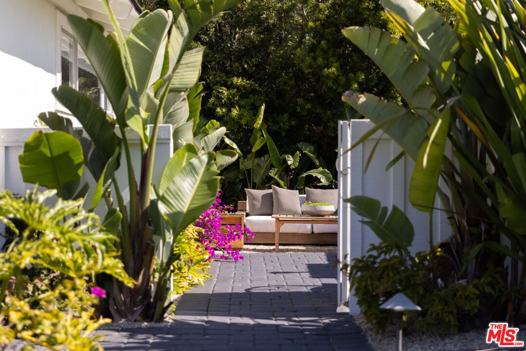 Echelon Pavilion, Grayfox St, 90265