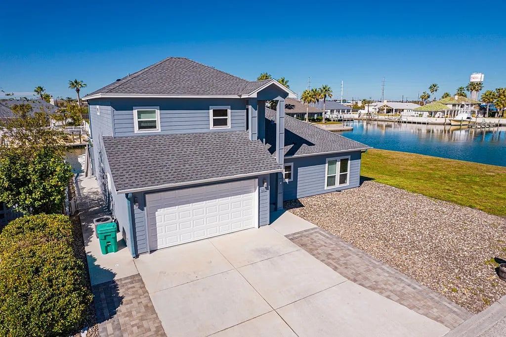 112 Dolphin Ct