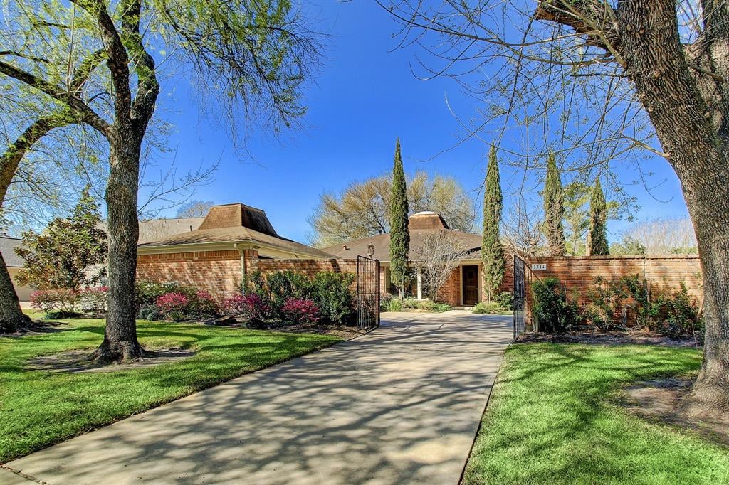 1314 W Brooklake Dr