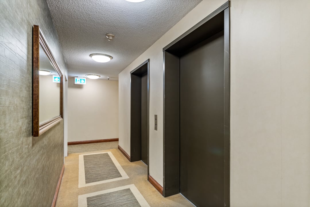 398 Eglinton Avenue E #611