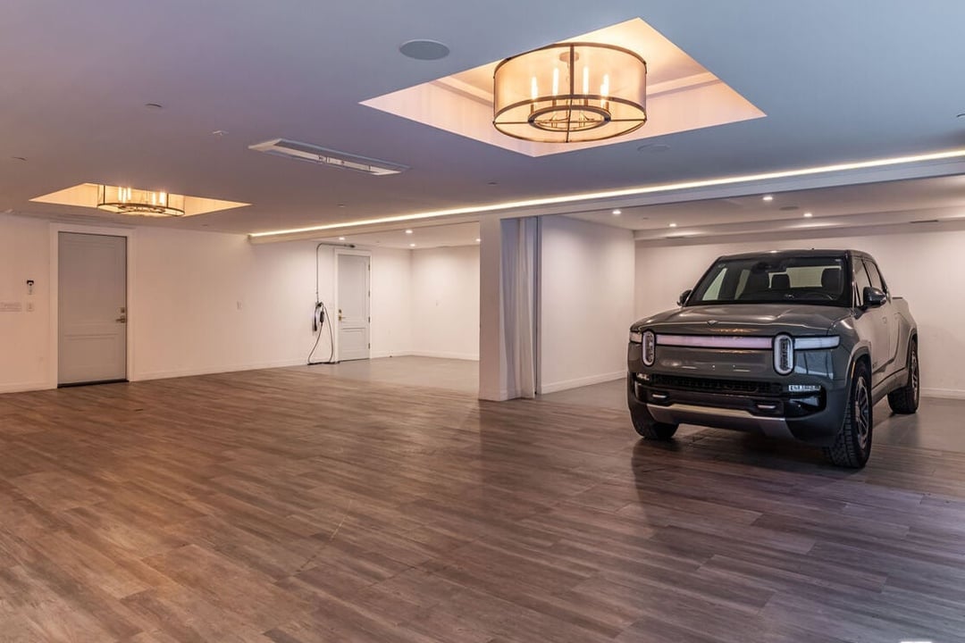 Monarch Reserve, N Norman Pl, 90049