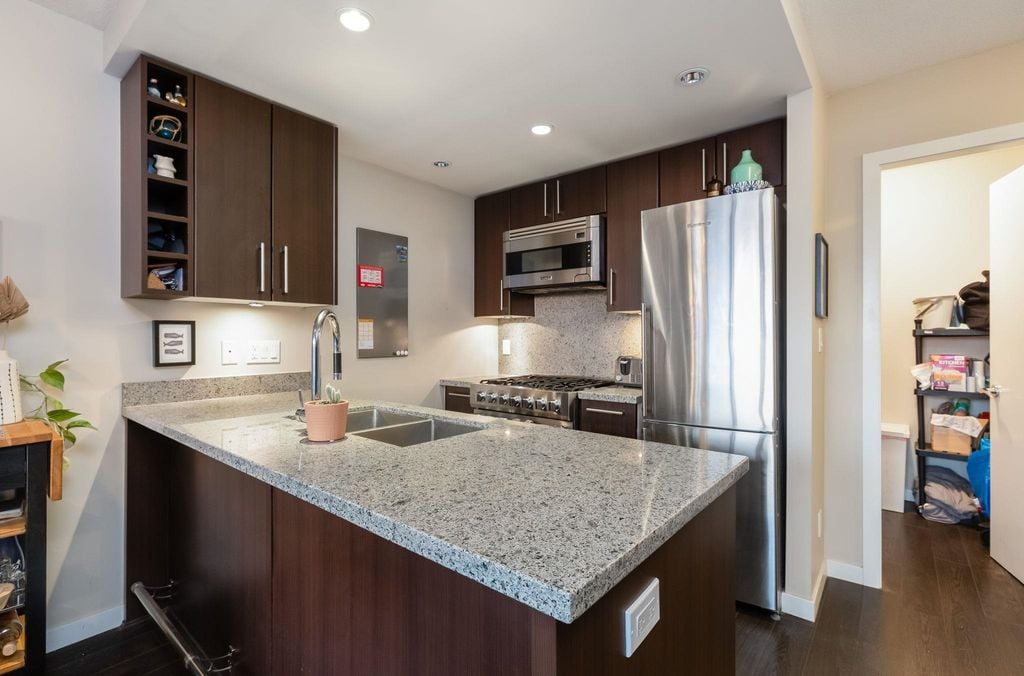 1708 Columbia St, #405