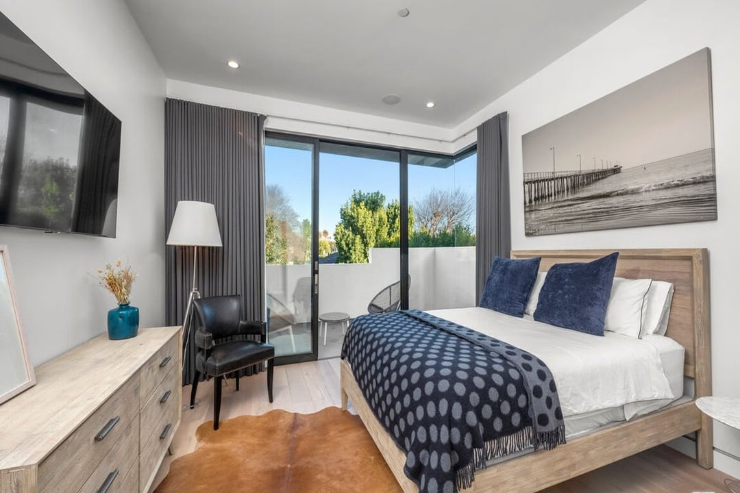 Garden Crescent, North Harper Avenue, 90048