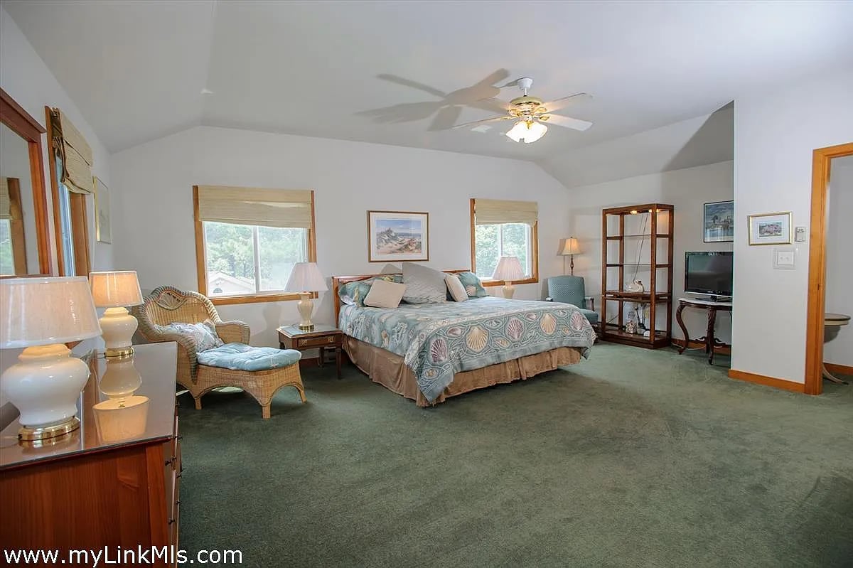 137 Charles Neck Way