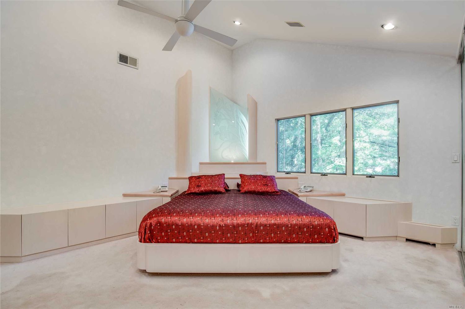3 Weaver Ln