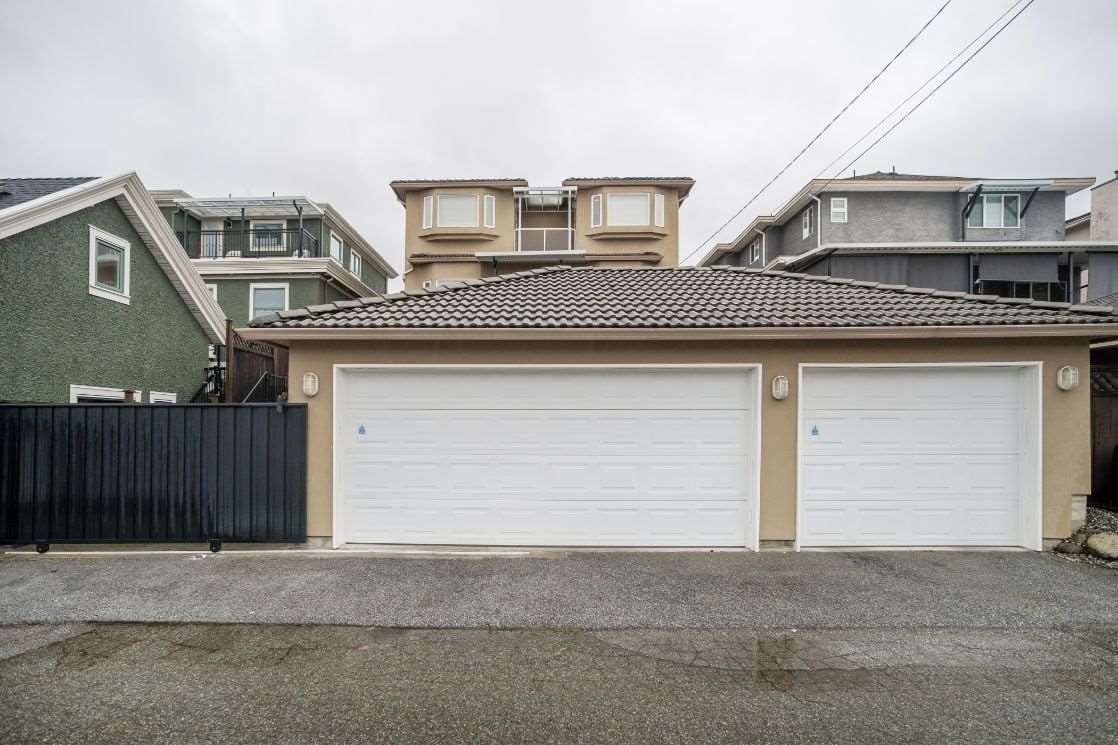 1938 E 64th Ave