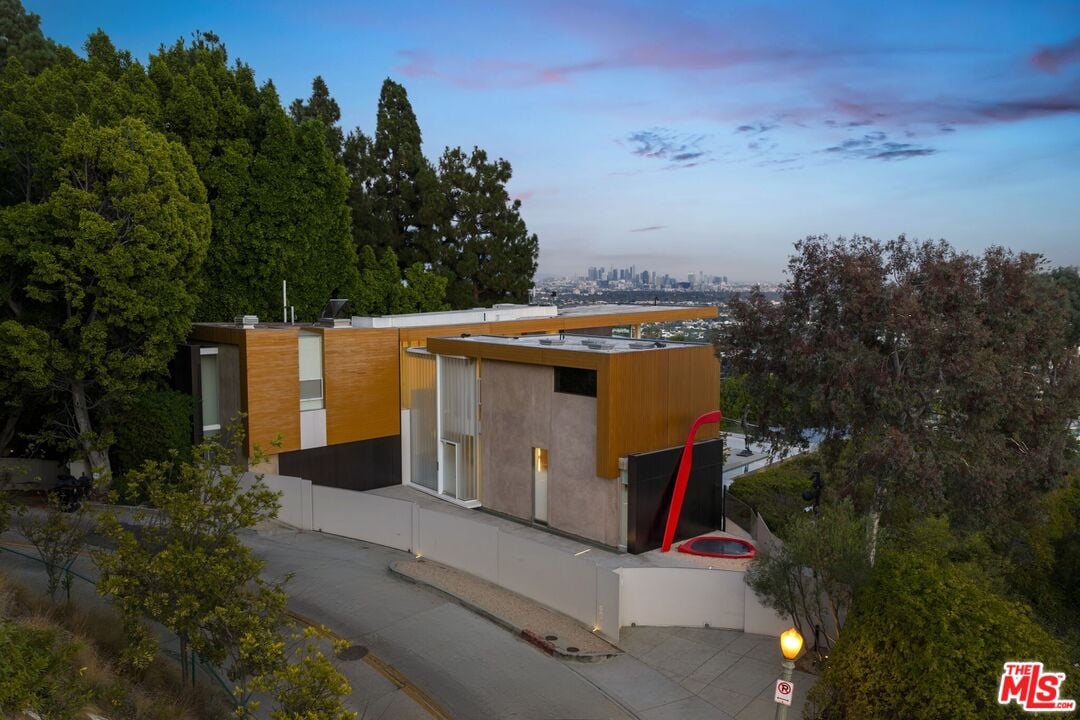 Seraph Pavilion, Sunset Plaza Dr, 90069