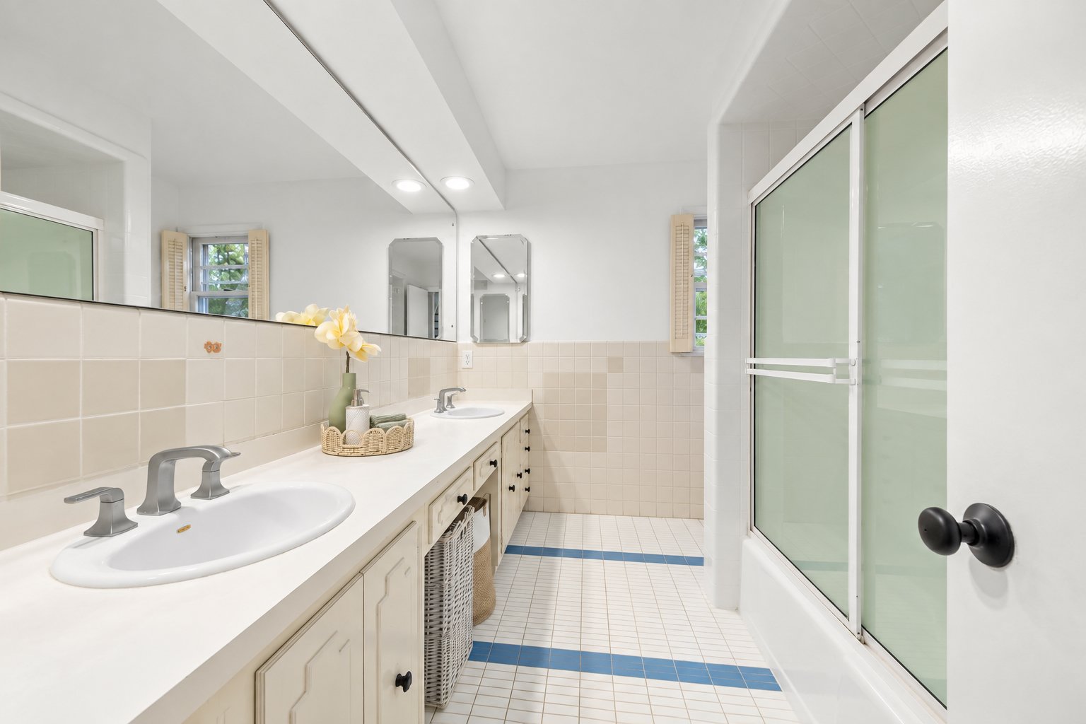 Private Serenity. Exceptional Short Hills Living.