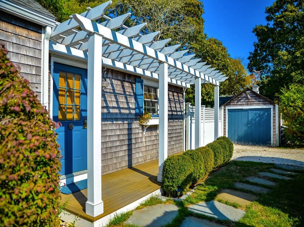 21 Curtis Ln