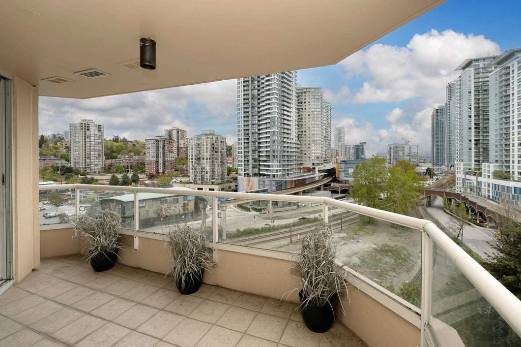 1045 Quayside Dr, #1001