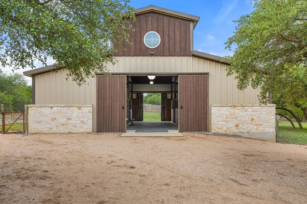 Horseman's Paradise in the heart of Dripping Springs