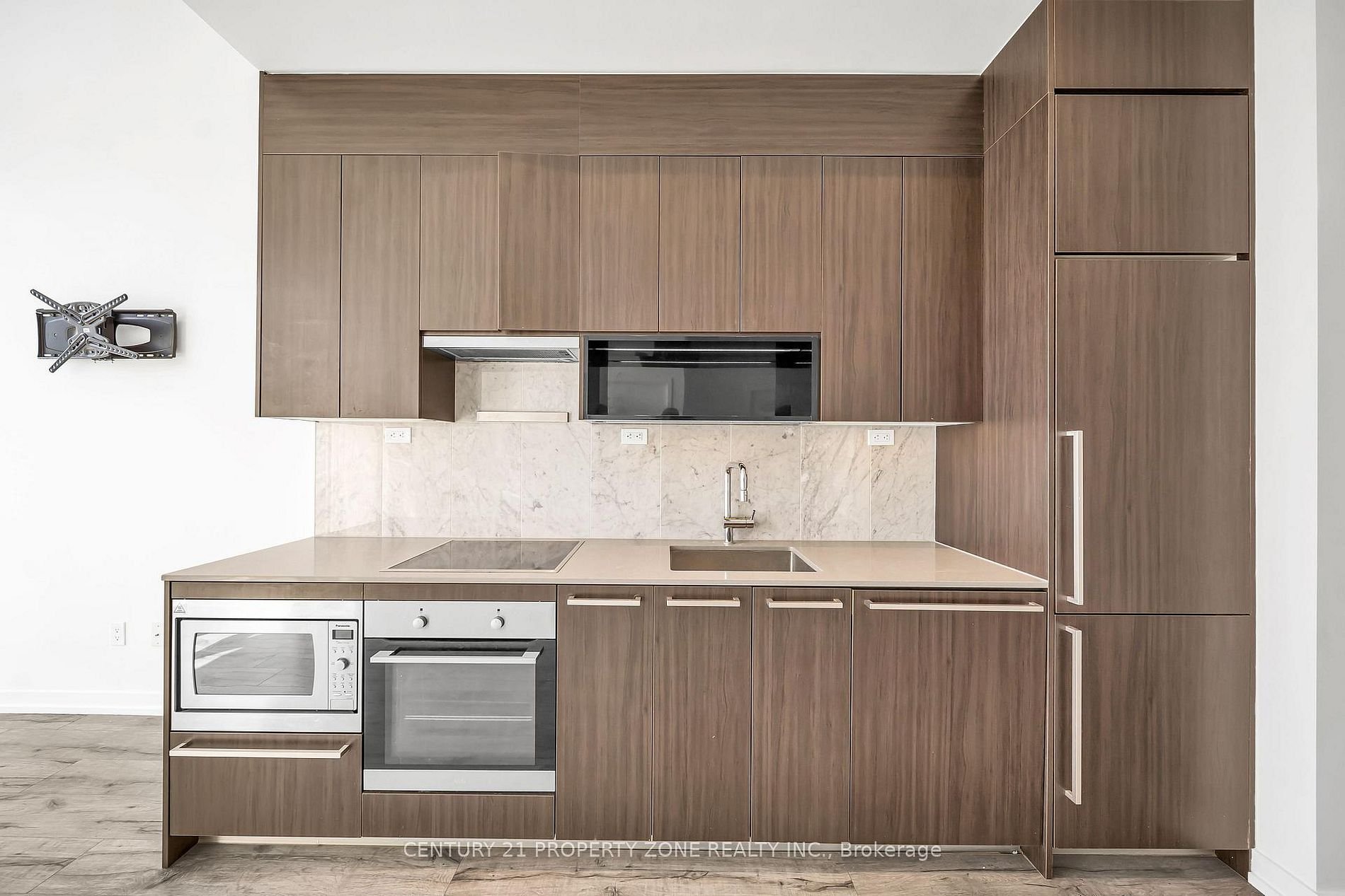 PERFECT SUITE FOR PENTHOUSE LIVING