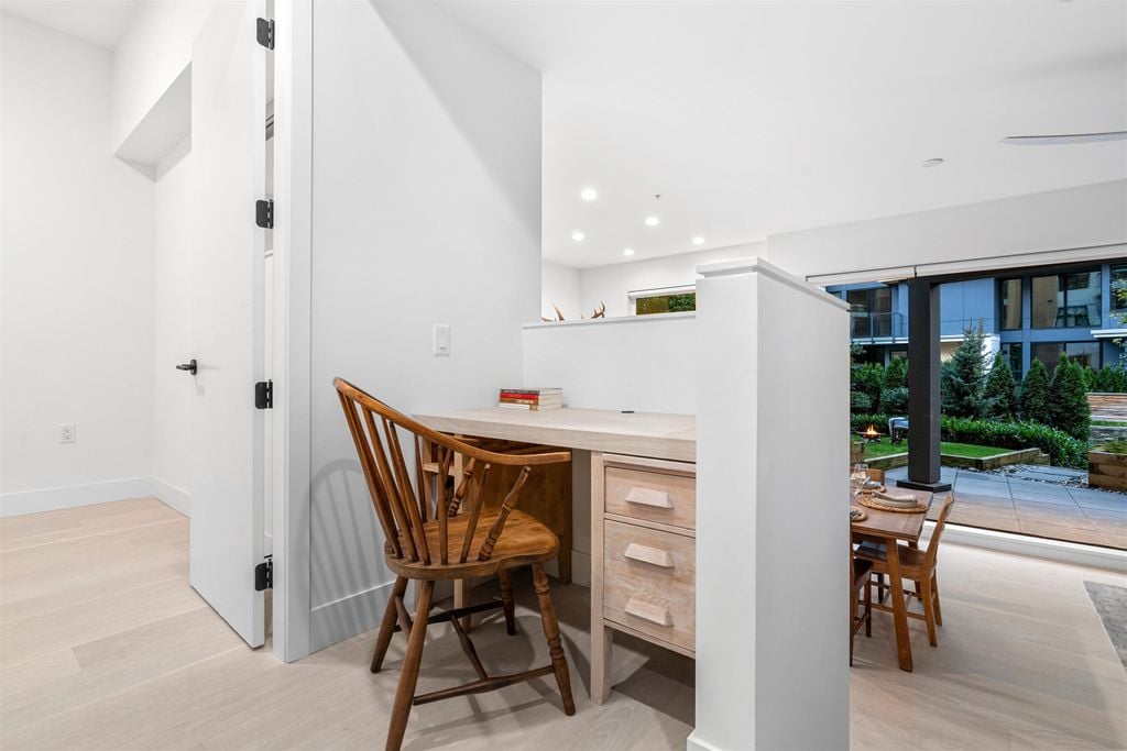 300 Salter St, #118