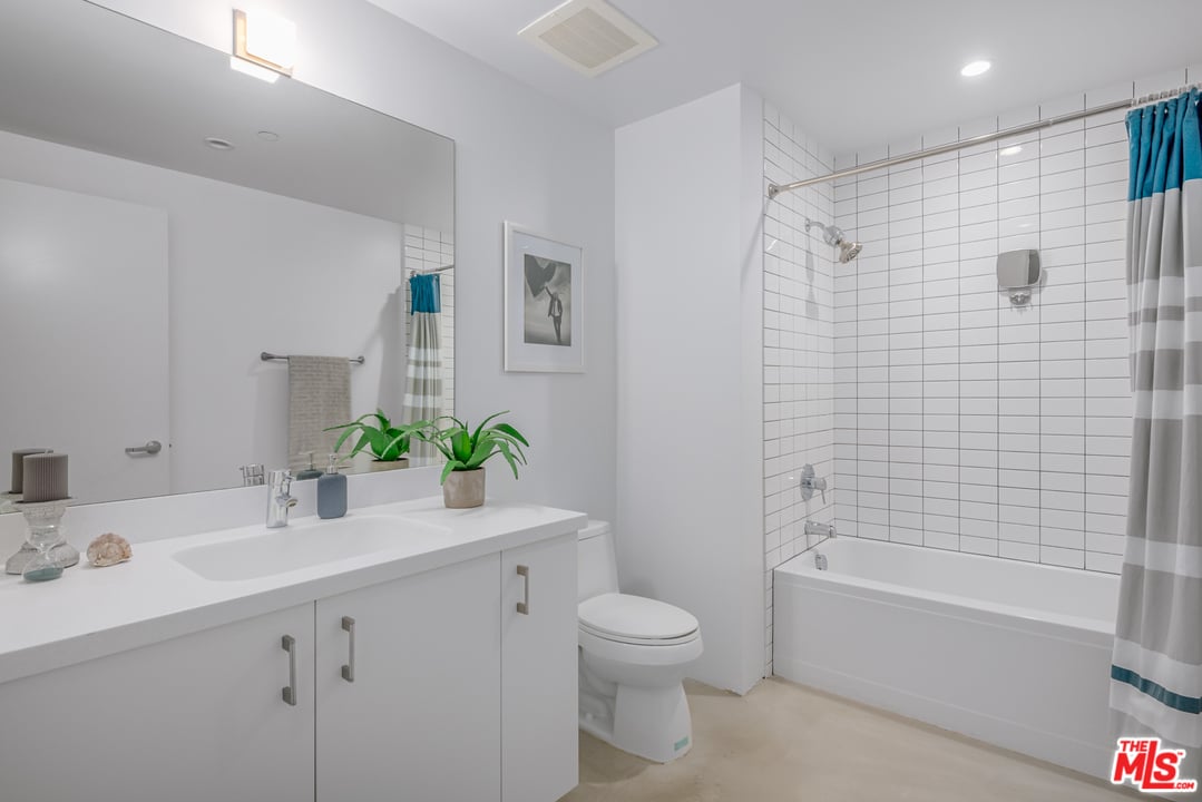 2400 Corinth Ave, Unit 21