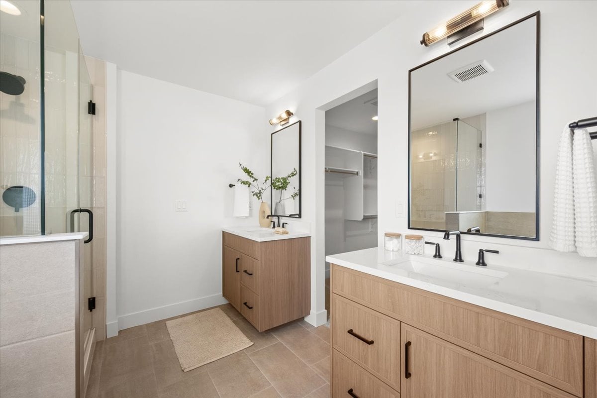 15 Snowcap Dr Windsor