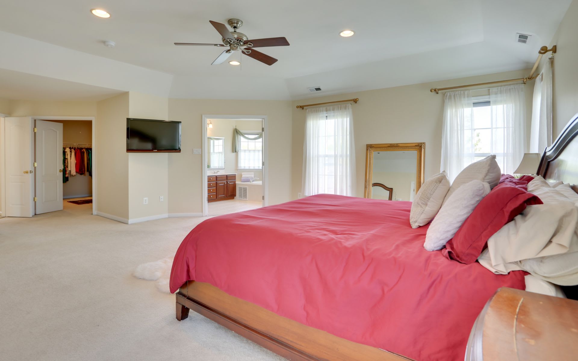 8 SHOREHAM CT