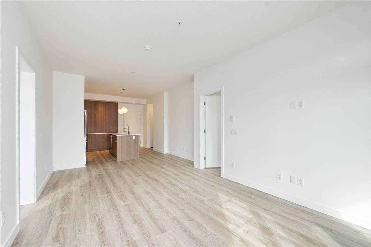 303-516 Foster Ave