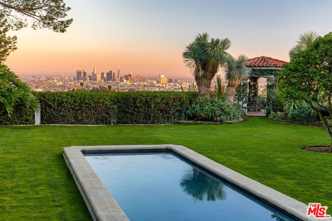 Castillo del Lago in Hollywood Hills