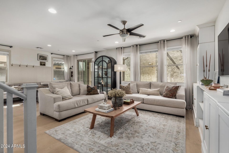 4648 E Tierra Buena Ln