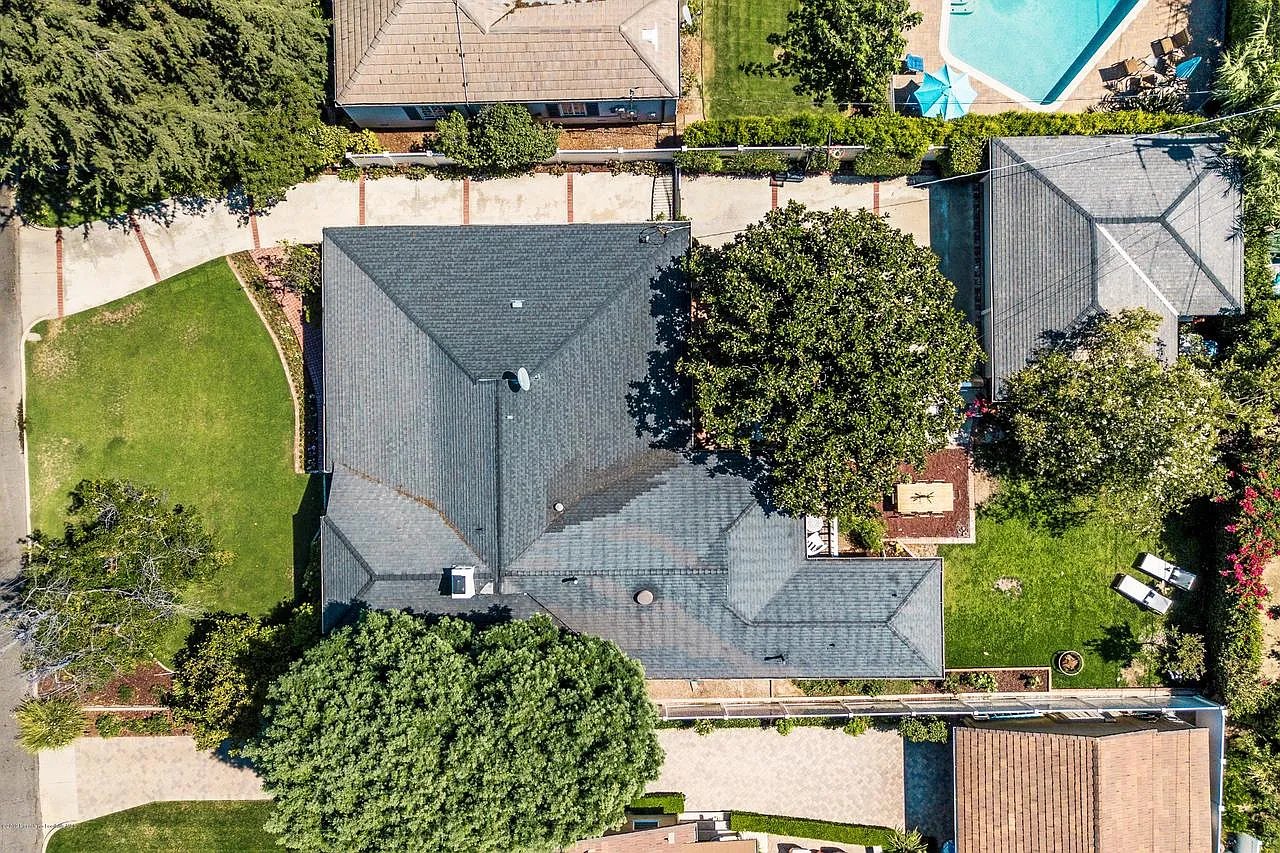 2630 Las Lunas St