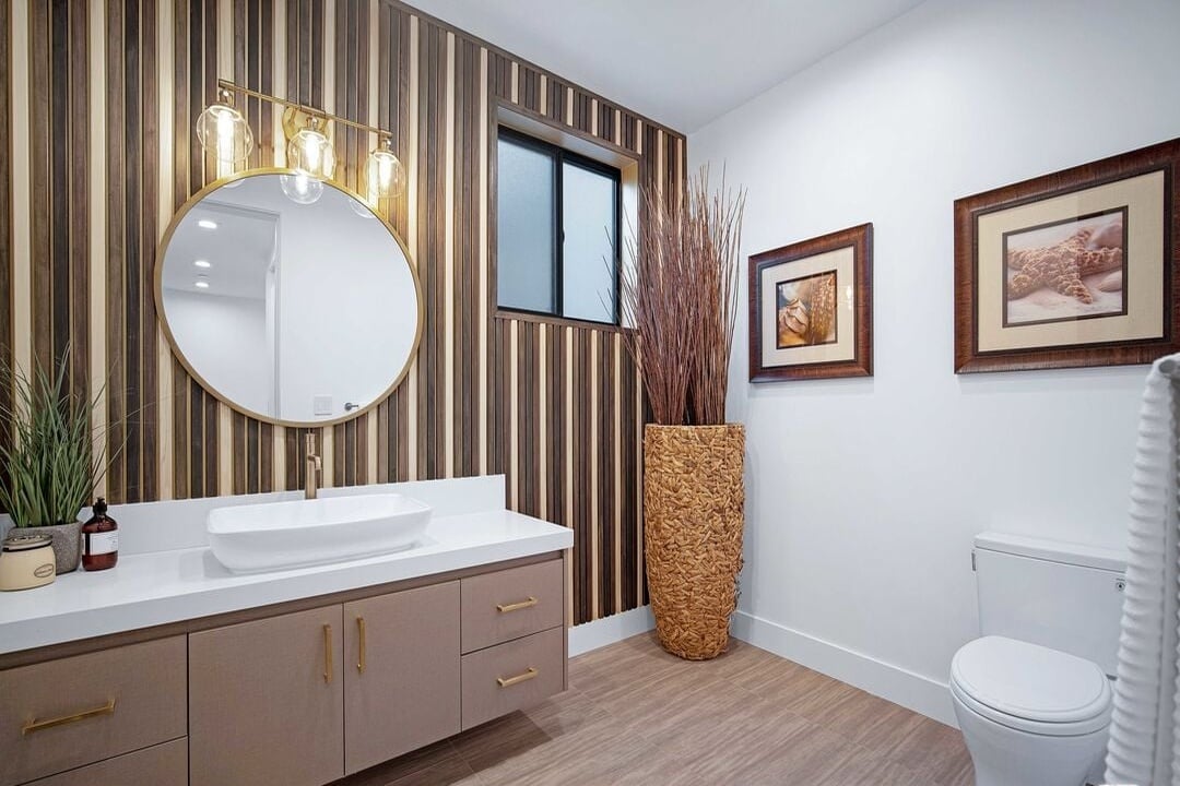 Canyon Lake Dr, 90068