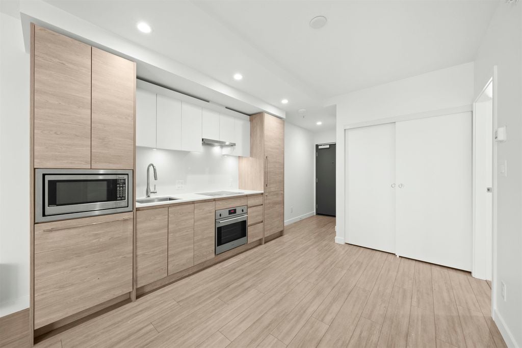 13615 Fraser Hwy, #1207