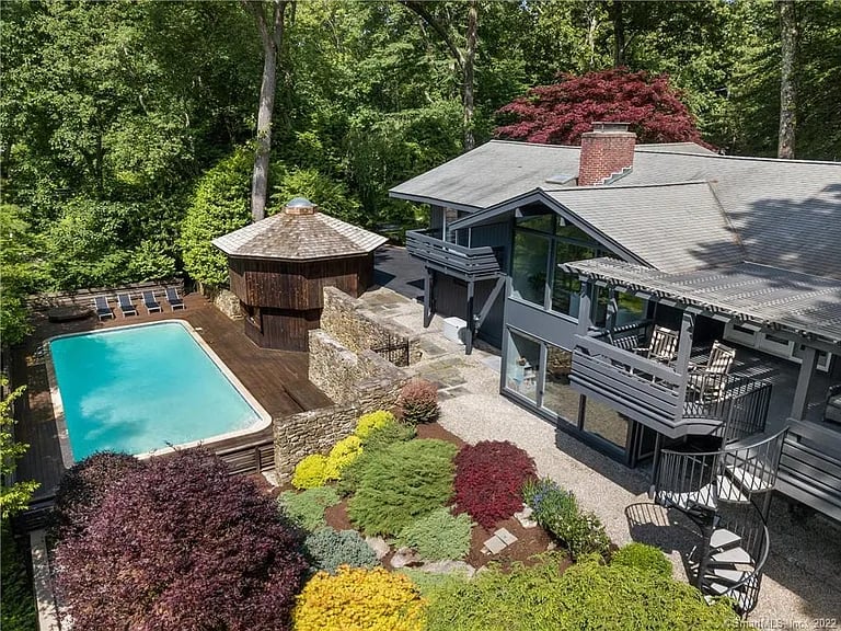 17 Deerwood Lane