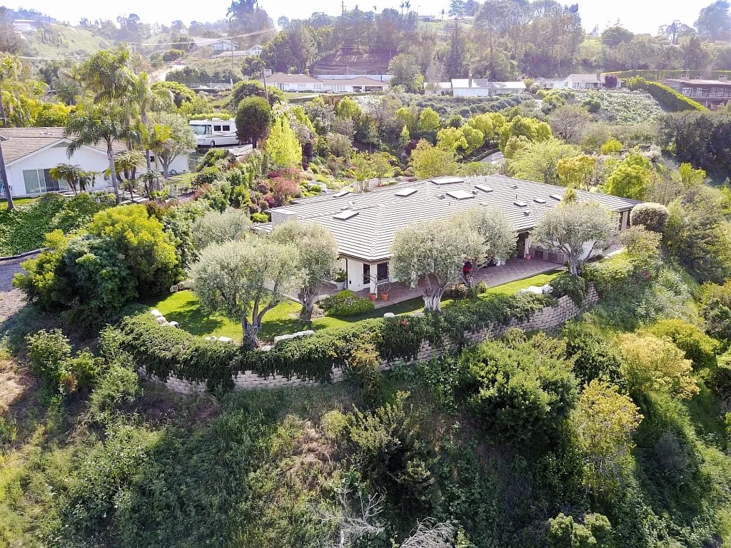 14 Outrider Rd