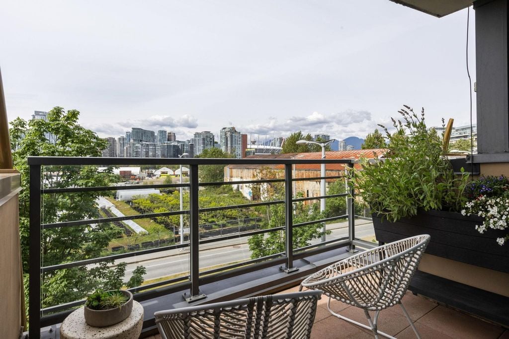 288 W 1st Ave, #311