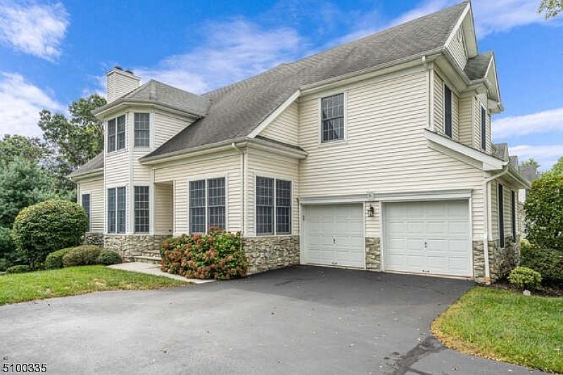 51 La Costa Dr
