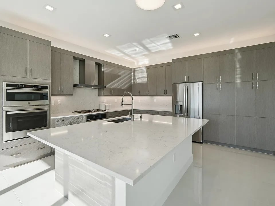 13076 Feathering Way