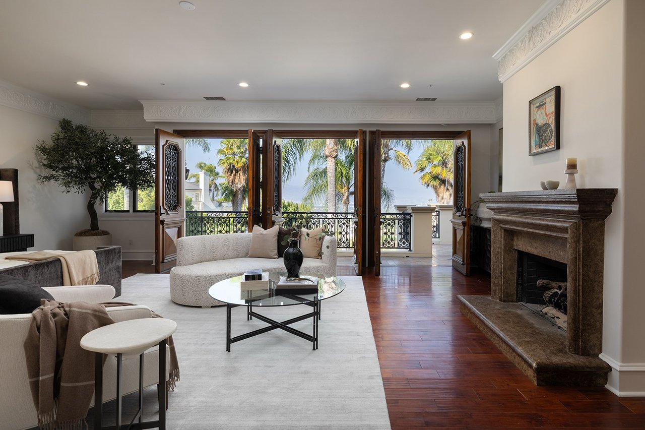 3364 Clerendon Rd, Beverly Hills