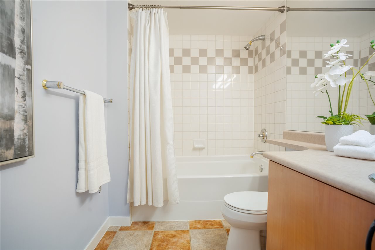2001-63 Keefer Pl