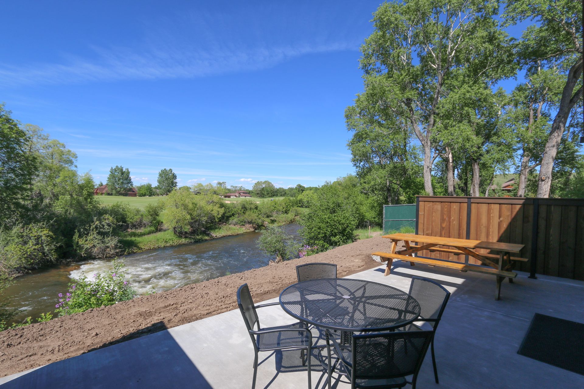 19 Creekside Ln