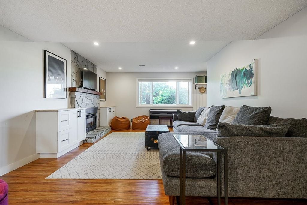 11751 194a St