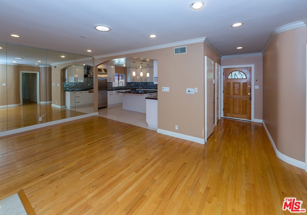 9132 Hillsboro Dr