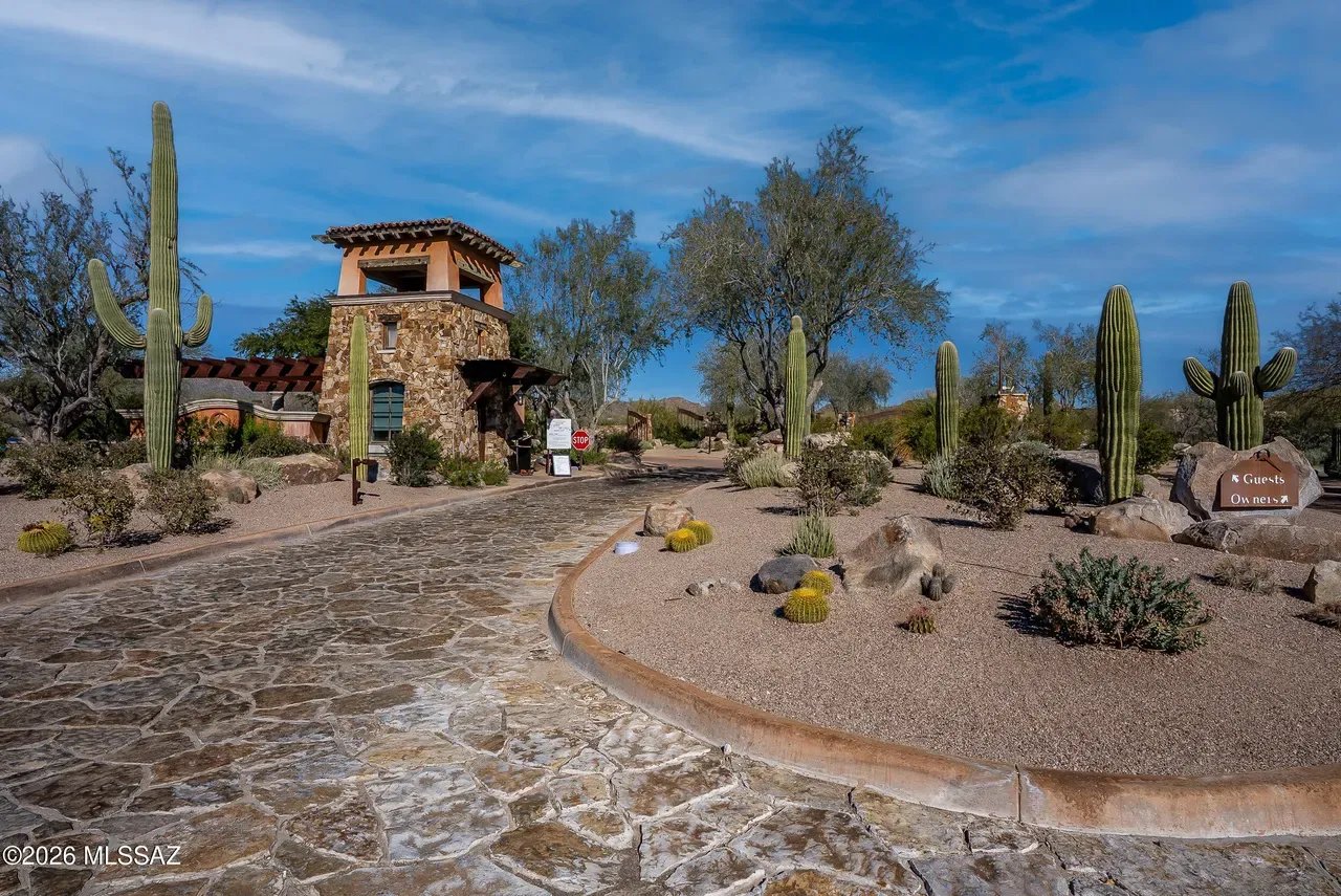 14248 N Hidden Enclave Pl