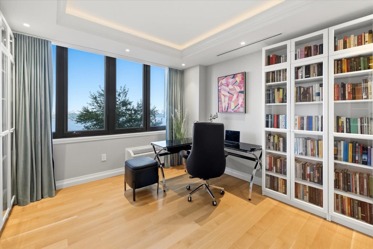 100 Carlyle Drive VG6