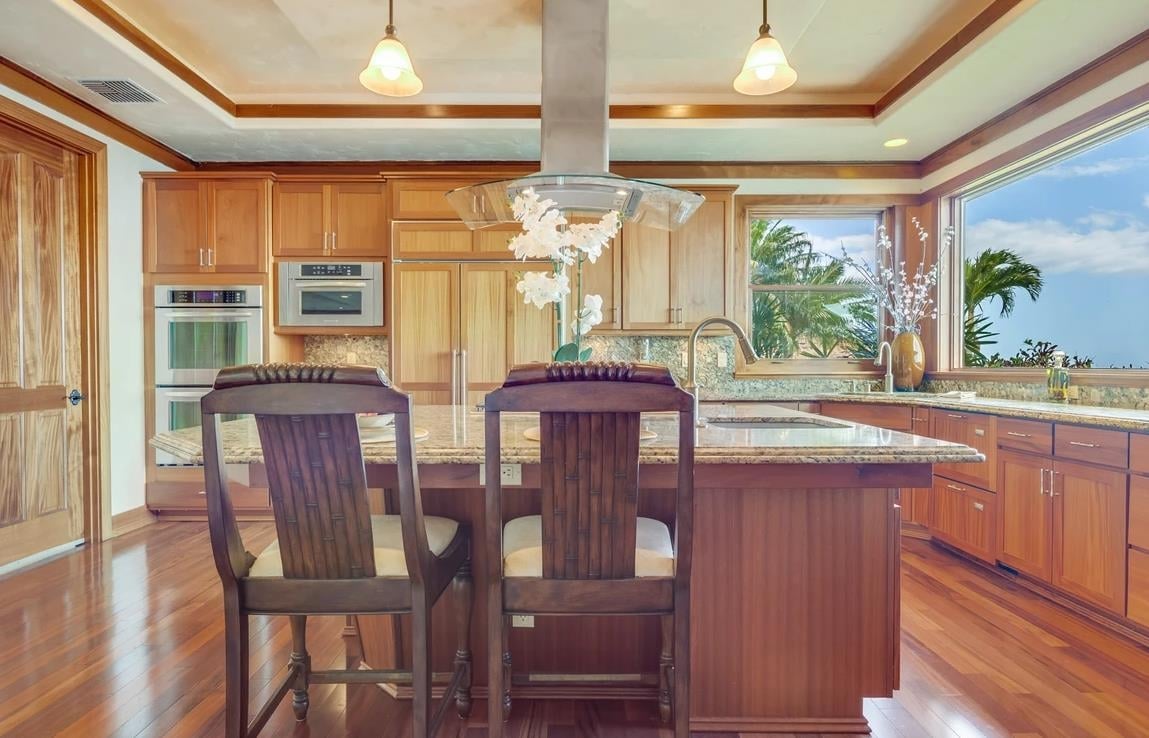 WEST MAUI TOP QUALITY RESIDENCE -35 ACRES - 180 DEGREE OVEANVIEW - $5,75,000 - PRESTIGIOUS MAHANALUA NIU SUBDIVISION 