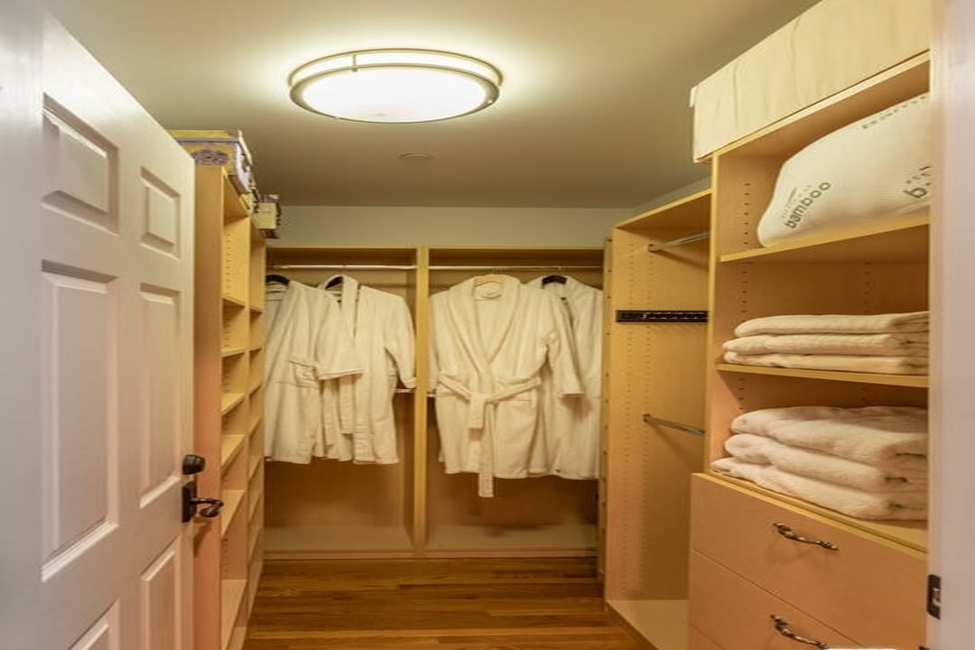 San Vicente Blvd, 90402