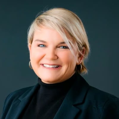 Kelly Breeden Harrisonburg, VA Real Estate Agent Headshot