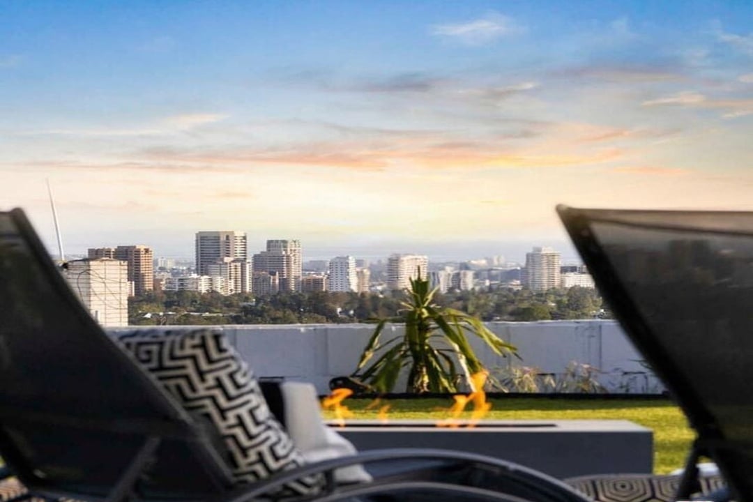 Monarch Pavilion, Beverly Grove Dr, 90210