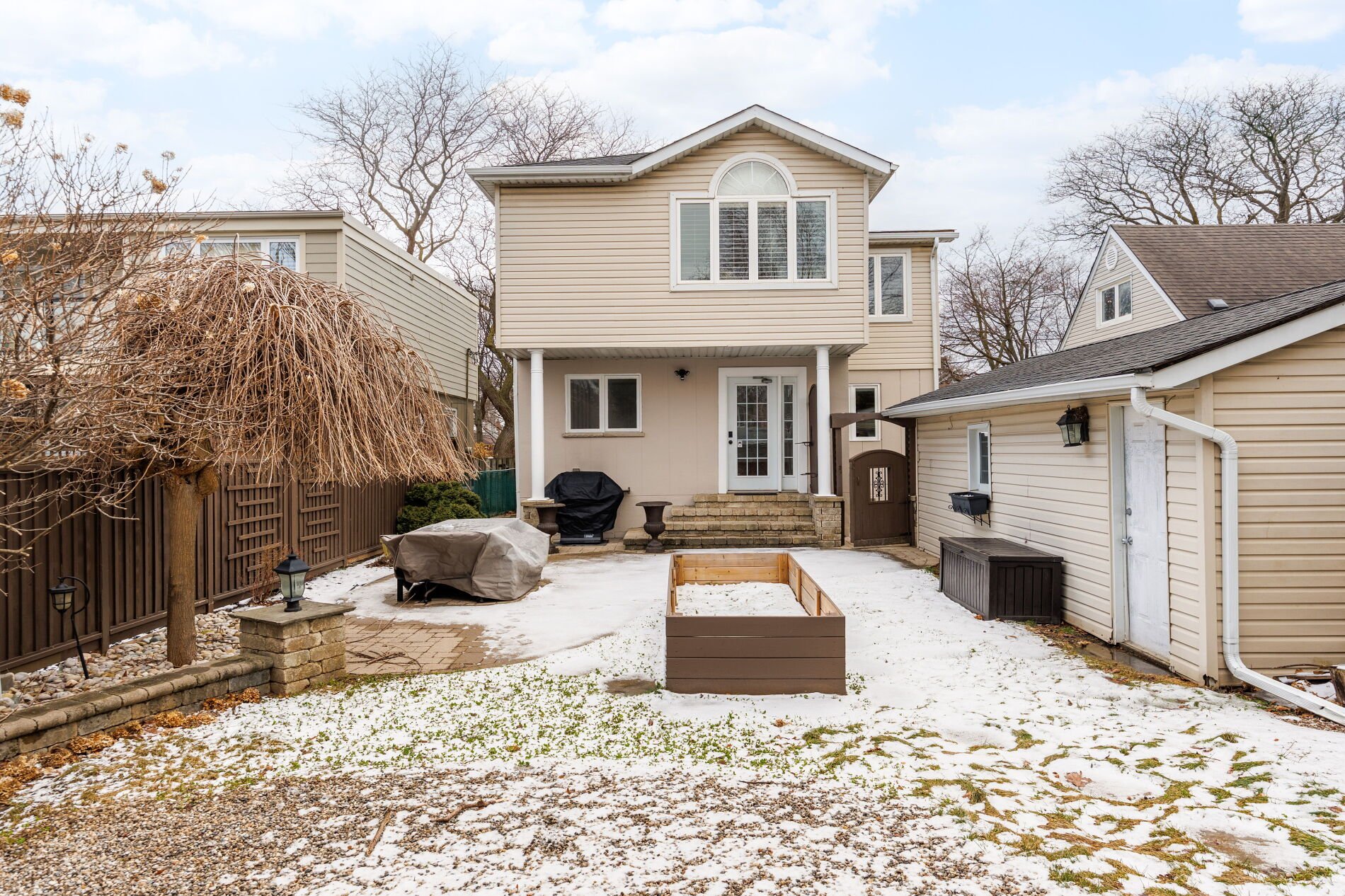 92 Delma Dr