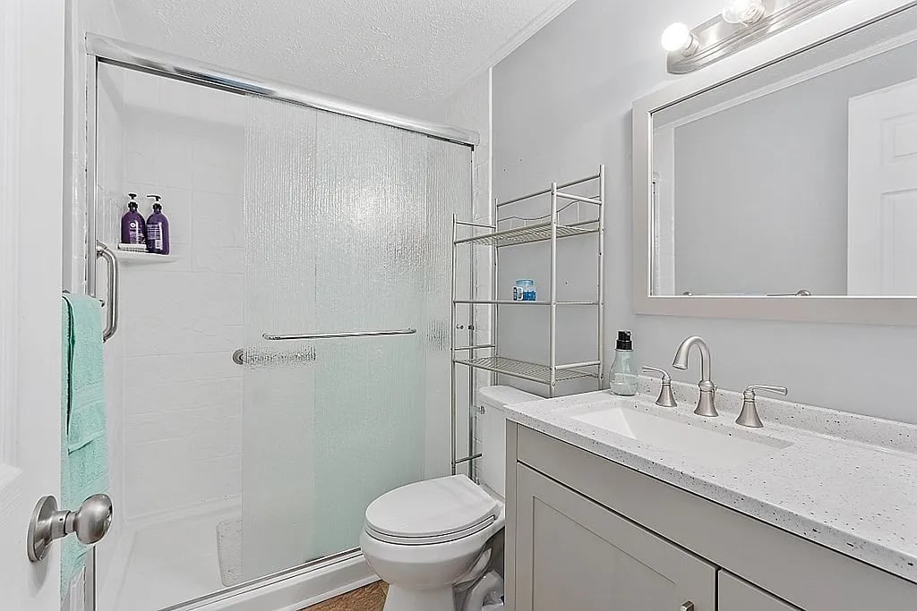 53 Olde Colonial Dr, APT 6