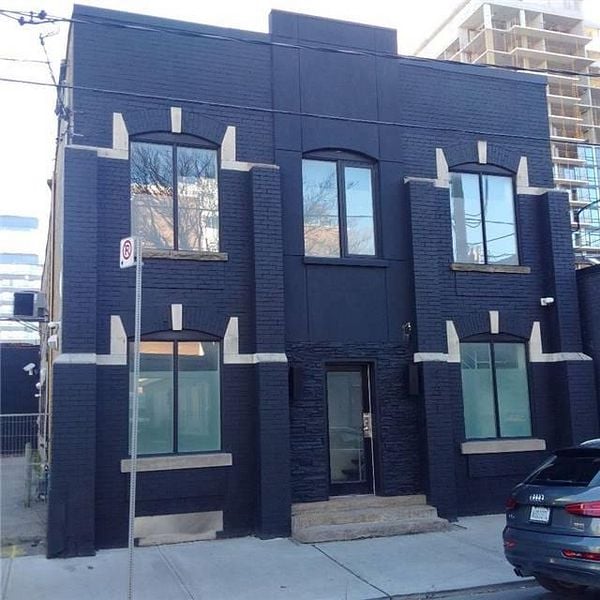431 Richmond St E